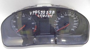 VW PASSAT B5 3B2 Kombiinstrument 3B0919881F 2.80 Petrol 142kw 1998 31862628