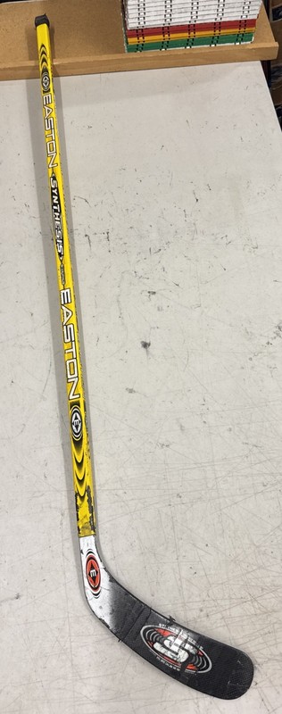 EASTON SYNTHESIS HOCKEY SHAFT w EASTON SAKIC Right Hand curve BLADE two 2 piece