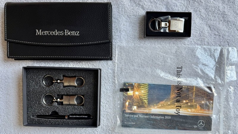 2019 Mercedes-Benz owner’s manuals, case, OEM key fobs & pen NEW OLD STOCK, MINT