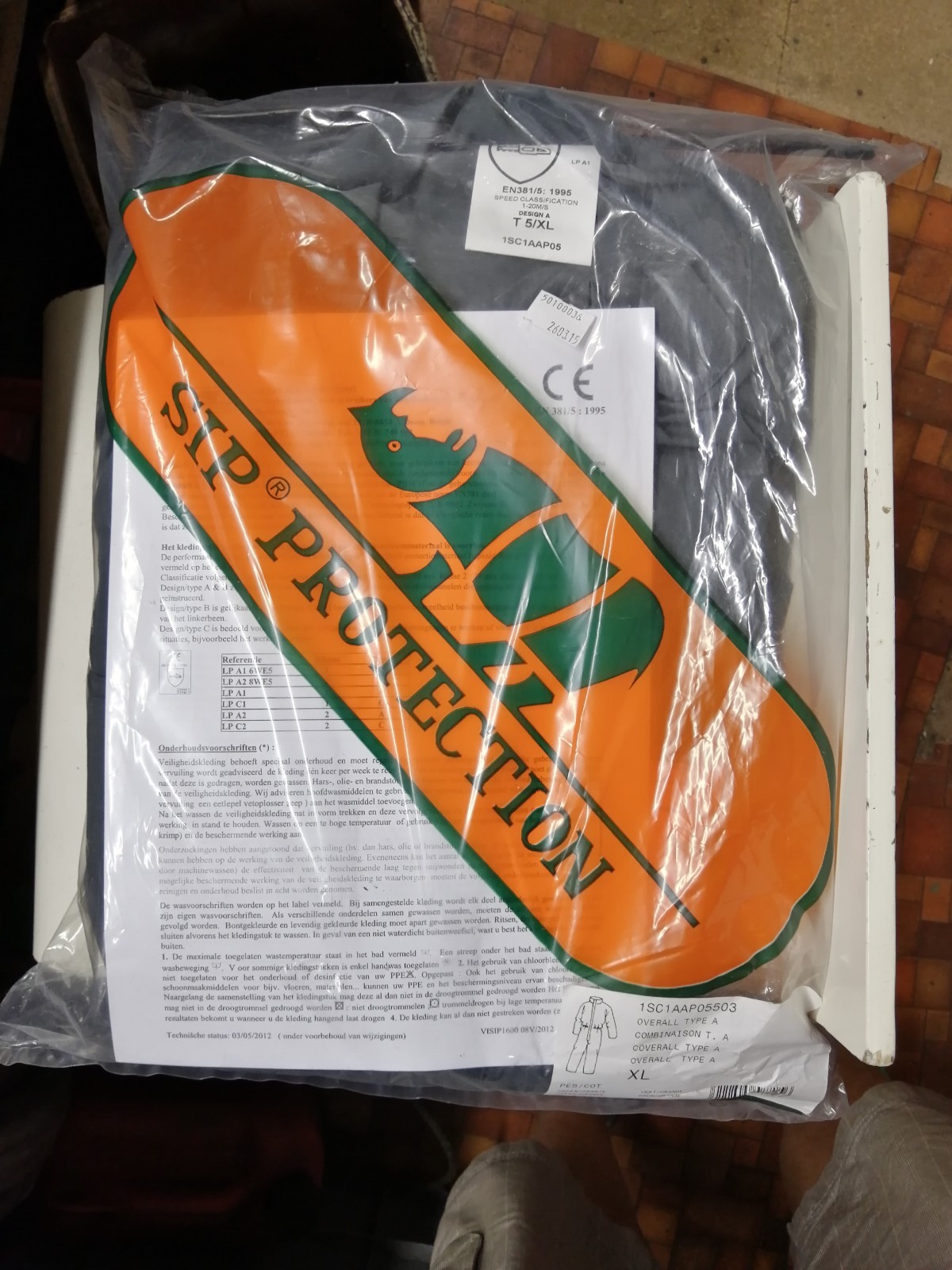 Combinaison de tronçonnage SIP PROTECTION XL contre les coupures et la sciure