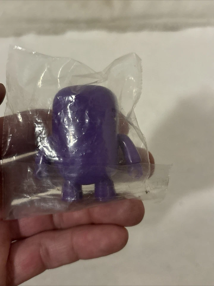 Mini Figura Vinilo Domo Lime Purple 2" Toy2R QEE 2009 NUEVO SELLADO ENVÍO GRATUITO Foto 4 de 4