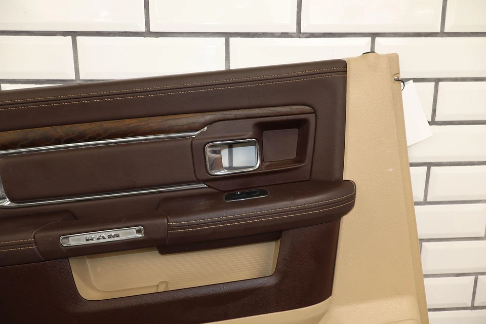 Ram Longhorn 2013-2018 panel de puerta trasera izquierda izquierda izquierda marrón 1VE131U7AB Foto 3 de 4