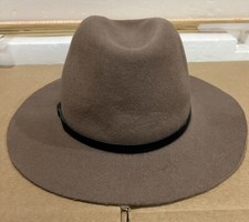 NWOT Hatattack 100% Wool Taupe Fedora Hat Black Band 2.5” Brim Circum 22” USA*