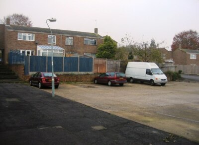 Foto 6x4 Parkplatz am Bergahornweg Basingstoke c2008