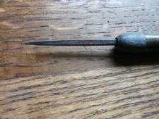 une fléchette ancienne pour canne à système jeu de fléchette 12 mm