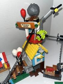 LEGO The Angry Birds Movie: Pig City Teardown 75824 with 2 figs
