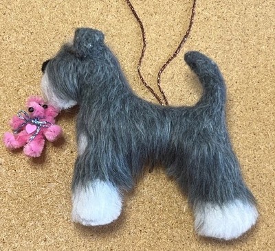 SCHNAUZER mit einem ROSA TEDDYBÄREN - Teil Nadelfilz HUND