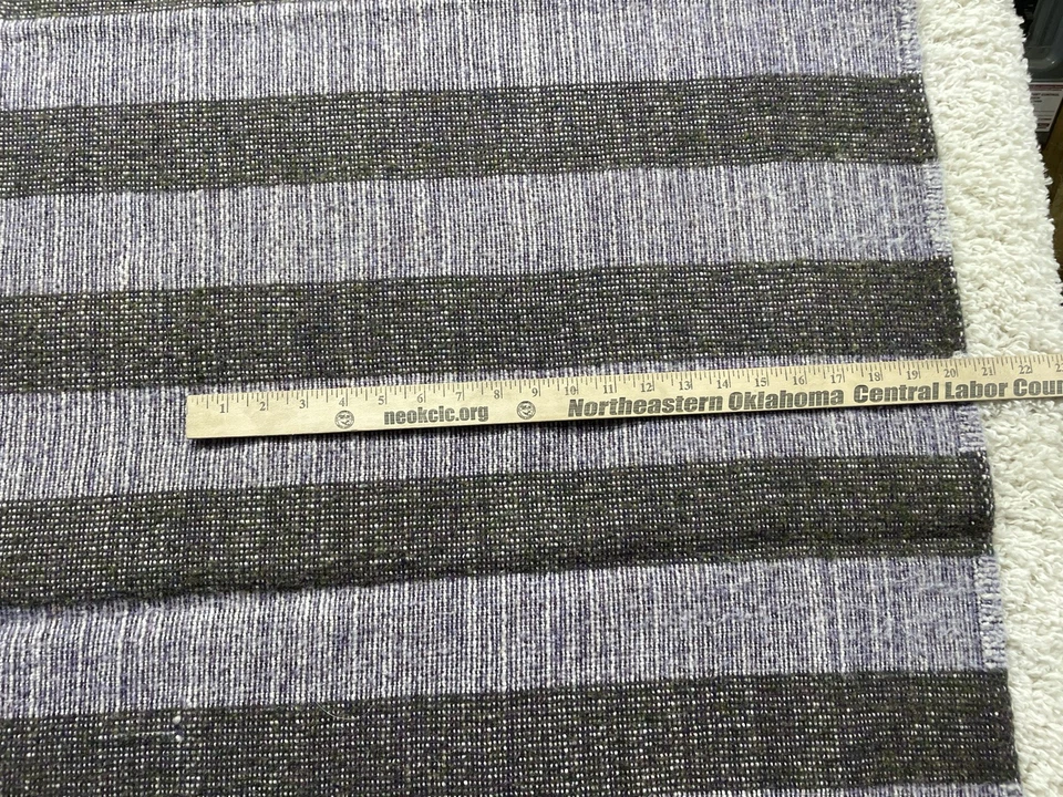 Manta/tiro Woolrich púrpura a rayas 56”x64” excelente estado hecha en EE. UU. Foto 3 de 4