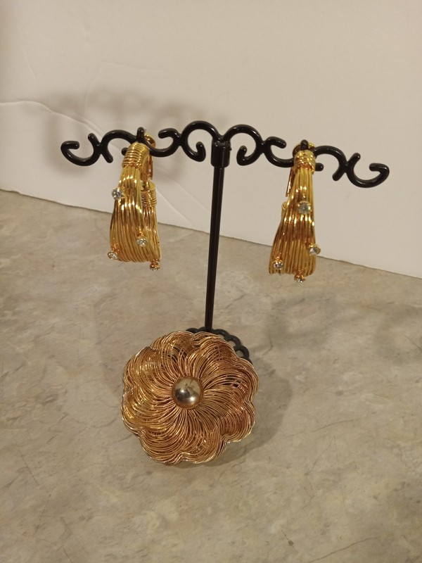 Gold Tone Wire Brooch Pin Earrings Set Rhinestones