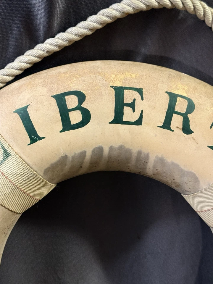 Antiguo anillo salvavidas náutico pintado boya salvamento marítimo Foto 3 de 4