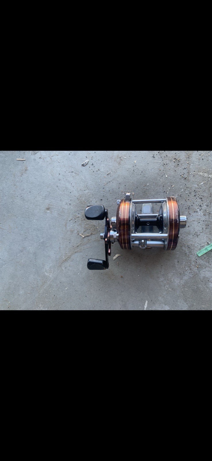 Vintage Casting Fishing Reel with Dual Handles Classic Desig