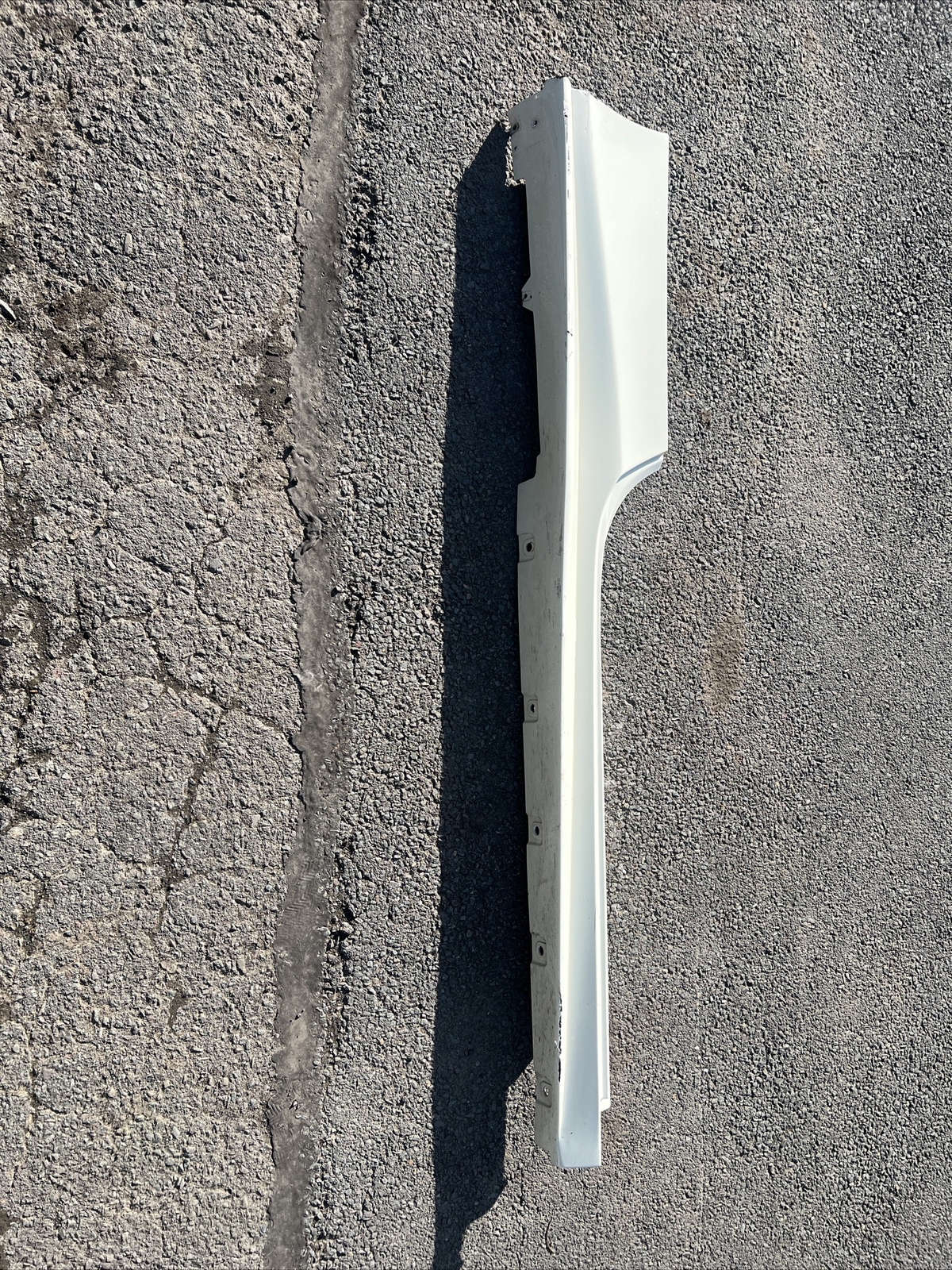 Ferrari 488 Side Skirt, Rocker Panel right side, OEM 086612000 White Molding  