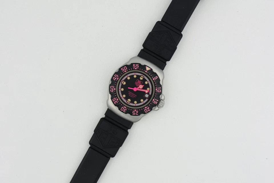 Женские часы Tag Heuer WA1417 BS0481 серии Formula 1 черные неоново-розовые 377,508 - Изображение 3 из 4