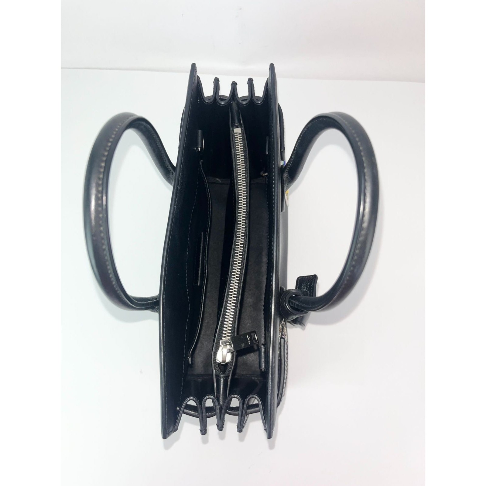 Borsa a tracolla Saint Laurent Sac De Jour in pelle con toppe impreziosite da bambino taglia unica