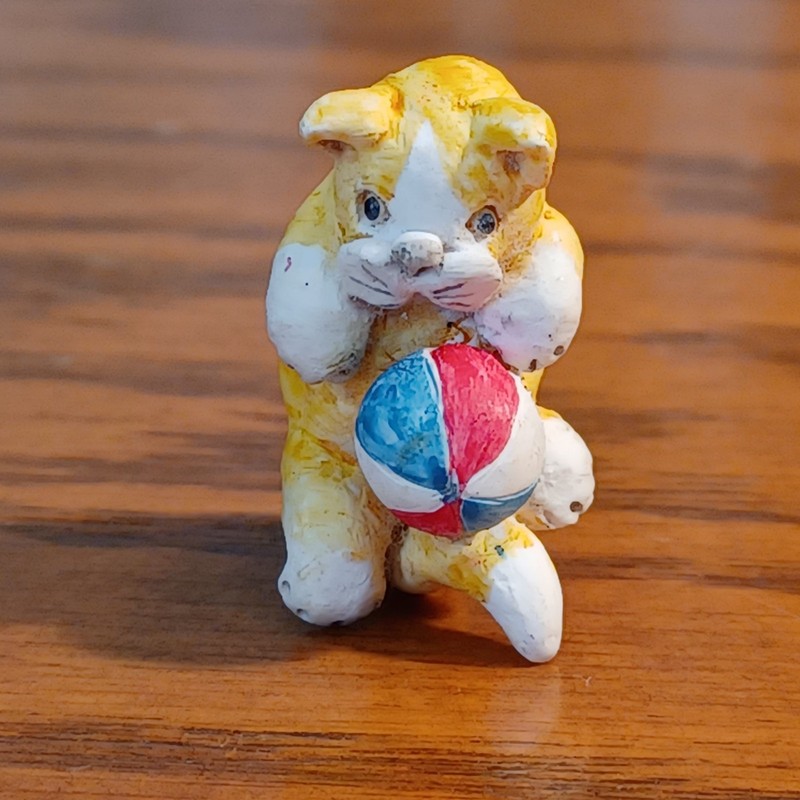 Vintage Miniature Cat Figurine Peter Fagan 1989 Made & Hand Painted in Scotland