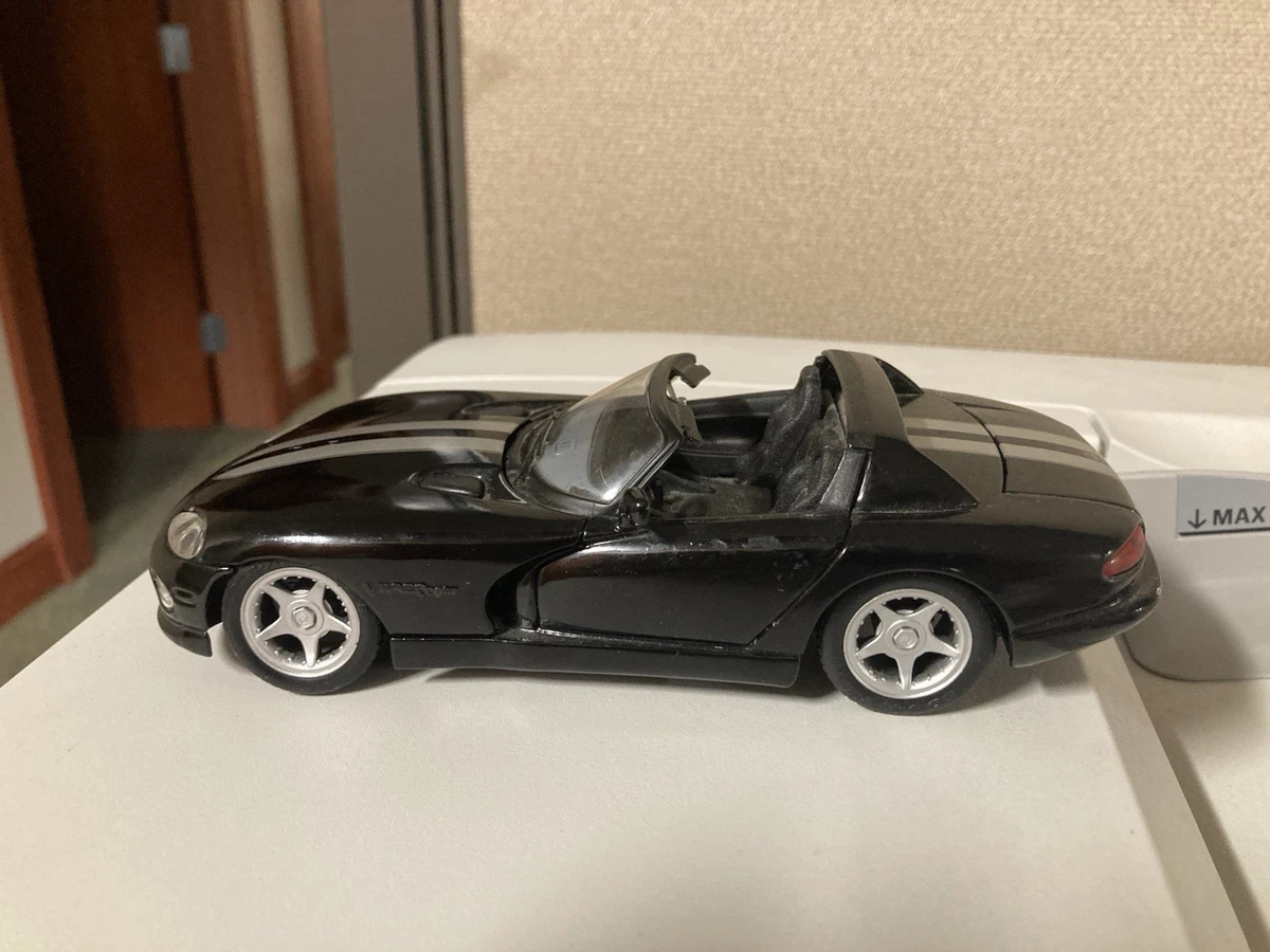 Maisto Dodge Viper RT/10 Contemporary Manufacture Diecast Cars