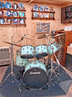 Ludwig vintage drums beatiful sea foam green!!! One Owner!!