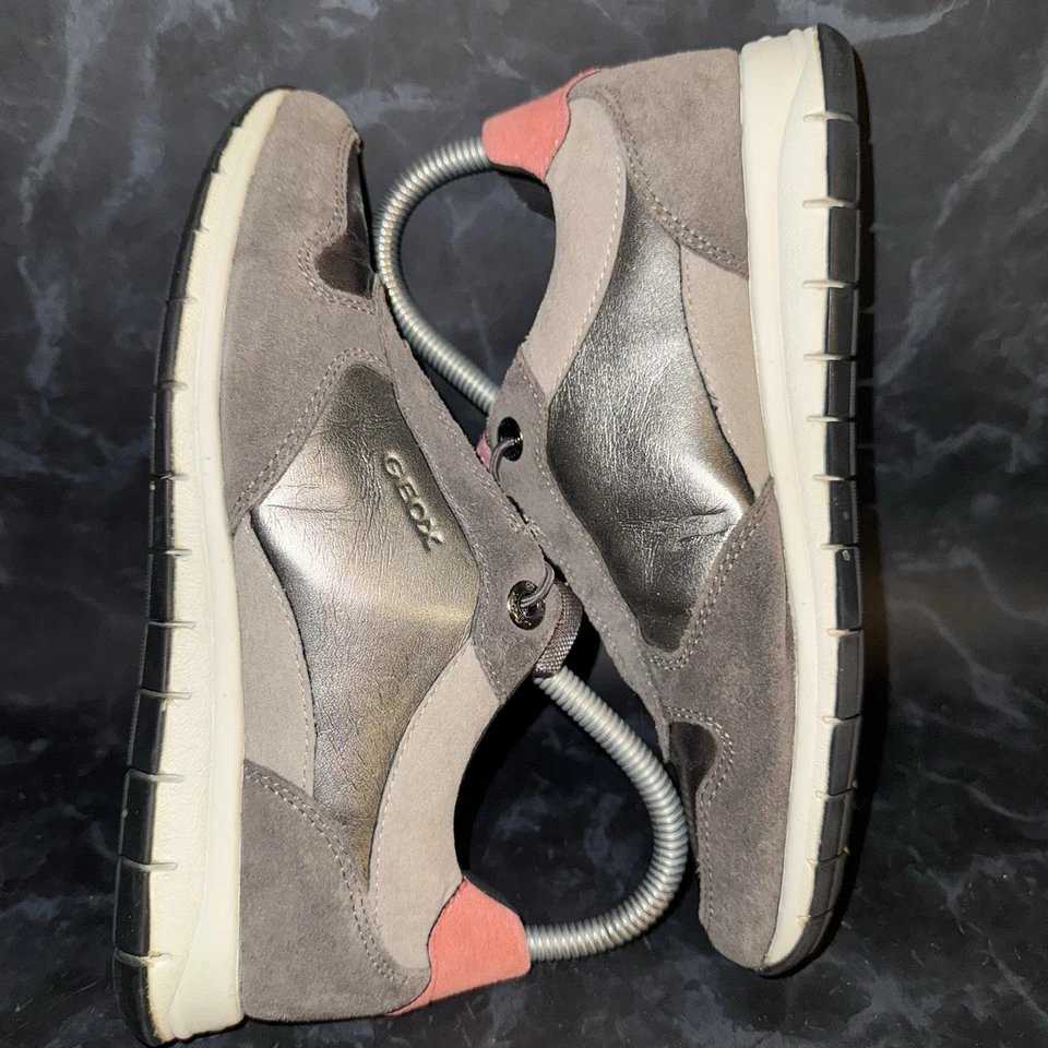 Tenis deportivos cómodos de gamuza gris y rosa Geox para mujer sin ataduras talla 6 Foto 4 de 4