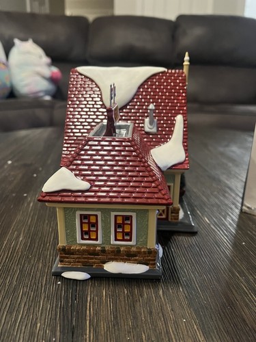 Dept. 56 2003 Snow Village Friendly Used Car Sales #56.55340 (COMPLETE) - Picture 5 of 8