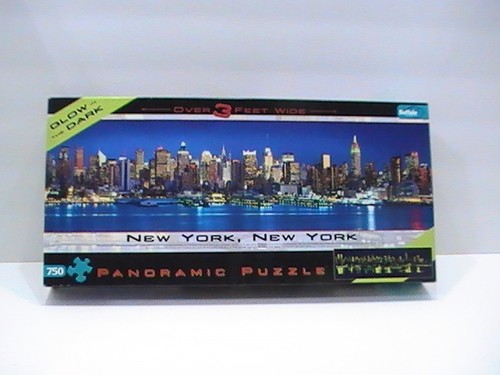 NEW YORK, NEW YORK 750 PIÈCES PUZZLE PANORAMIQUE LUEUR DANS LE NOIR complet