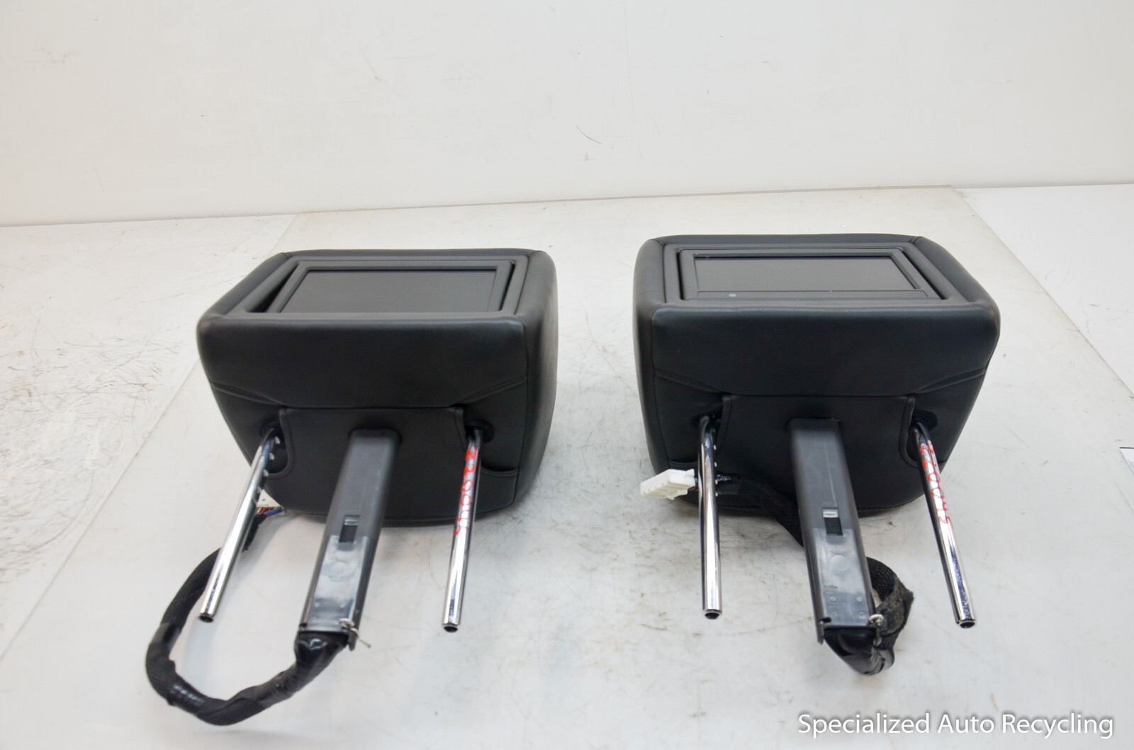 2013 INFINITI QX56 FRONT LEFT AND RIGHT SEAT HEADREST WITH TV DVD