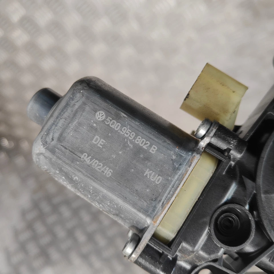 2016 SEAT LEON 1.2 TSI MK3 MOTOR DE JANELA DIANTEIRA DIREITA DRIVER 5Q0959802B #1 - Imagem 3 de 4