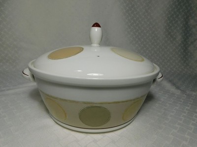 Noritake Mocha Java 2.5qt Covered Casserole Dish 7989, Ambience