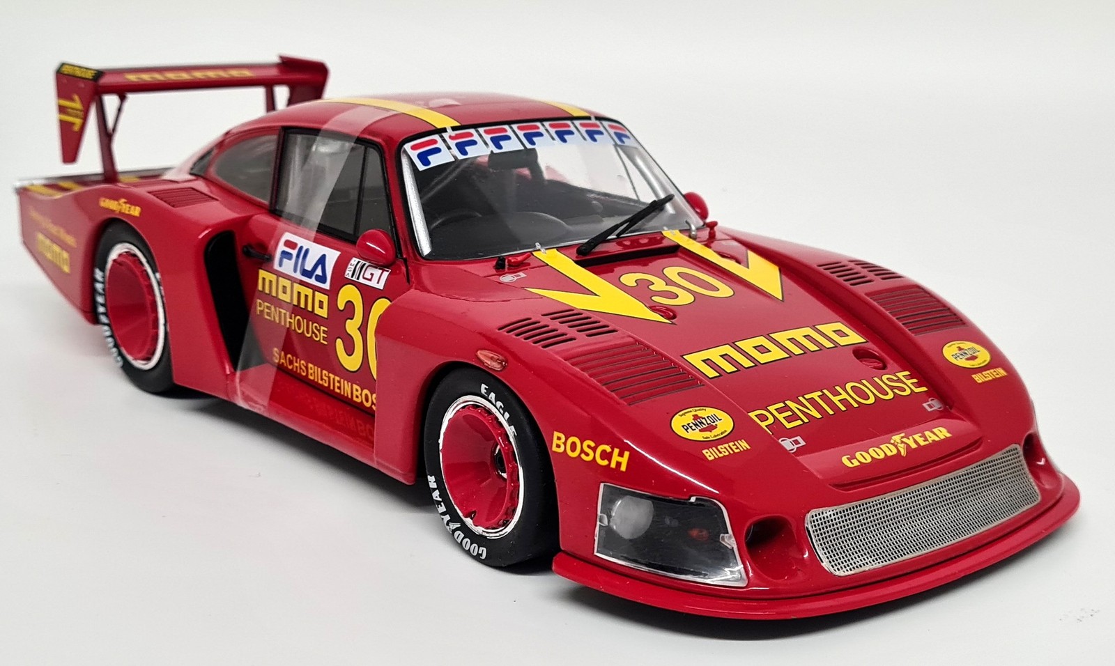 Solido 1/18 Porsche 935 Moby Dick DRM Norisring 1981 + Case Diecast Model Car