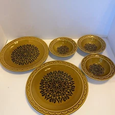 Coventry Castillian Vintage 3 Dinner Plates, 3 Bowls, 1 Salad Plate  7 Pc Lot