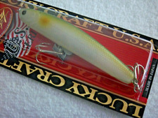 LOT OF-2-LUCKY CRAFT WANDERS 95 / 3-3/4" & 3/4OZ WD95 / IN THE COLOR PEARL AYU