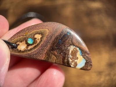 Boulder Opal Kette poliert 41,3 ct mit Feuer
