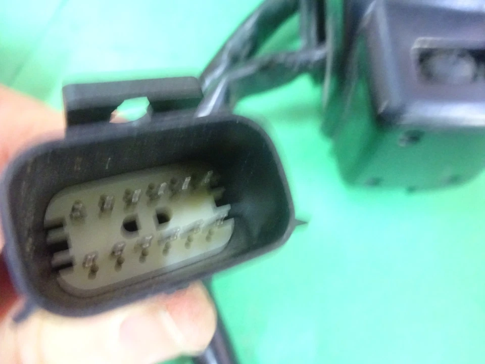 HARLEY DAVIDSON BAGGER'S USED BLACK OEM LEFT & RIGHT H/B/SWITCH Housing W/WIRES - Image 4 of 4