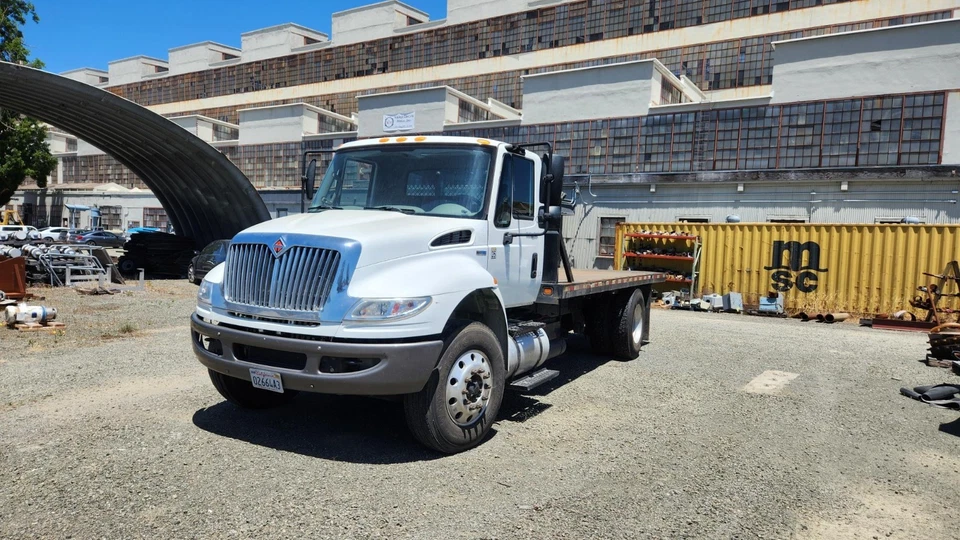 FLAT BED TRUCK 2014 INTERNATIONAL   (Read description) - Image 3 of 4