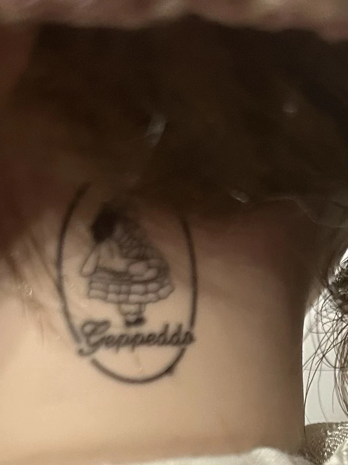 Gepeddo 13" Muñeca Stephanie 80’d Vestido Marfil, Baret Malva y Chaleco, Púrpura con Oso. Foto 4 de 4