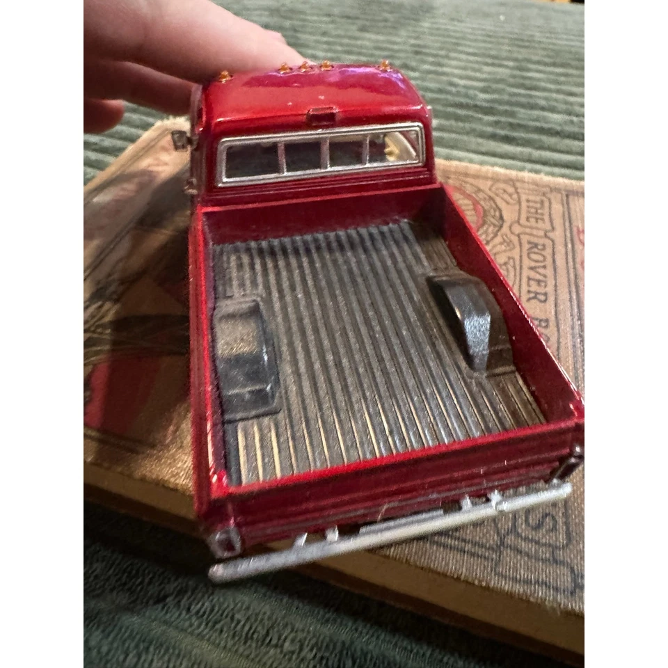 1972 Chevrolet Cheyenne Pick Up Truck Vermelho Branco Diecast Modelo Escala 132 - Imagem 3 de 4