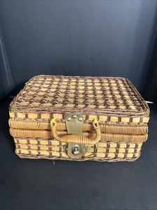 Wicker Picnic Basket Service for 4 Includes Plates Mugs Knives Forks Spoons