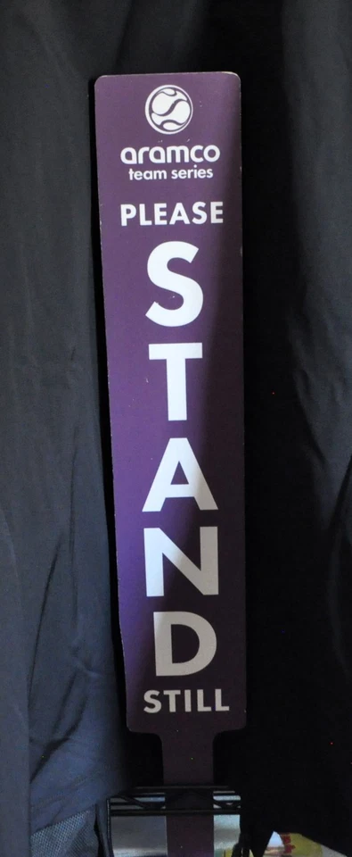 Raro letrero de golf Tour Aramco Team Series silencioso por favor/parada quieto (dos lados) Foto 3 de 4