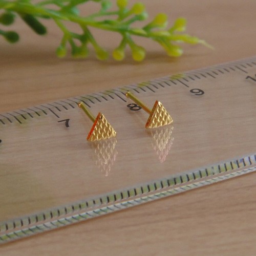 Pure Solid 24K Yellow Gold Women Earrings Lucky Triangle Stud Earrings 0.48g - Picture 4 of 11
