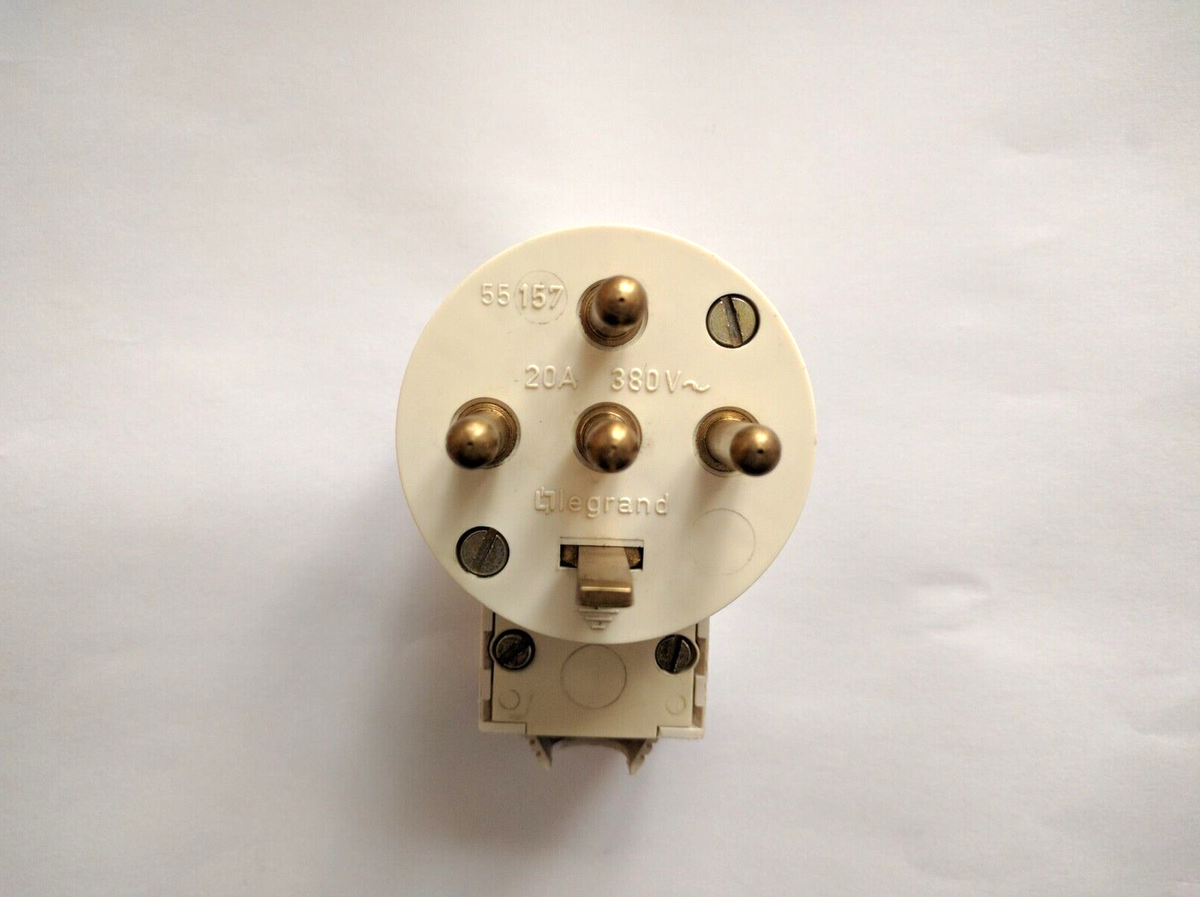 Prise Legrand 380V 2P+T 20A Avec Boîte D'encastrement - Terrasse/extérieur - Neuf (sans Emballage)