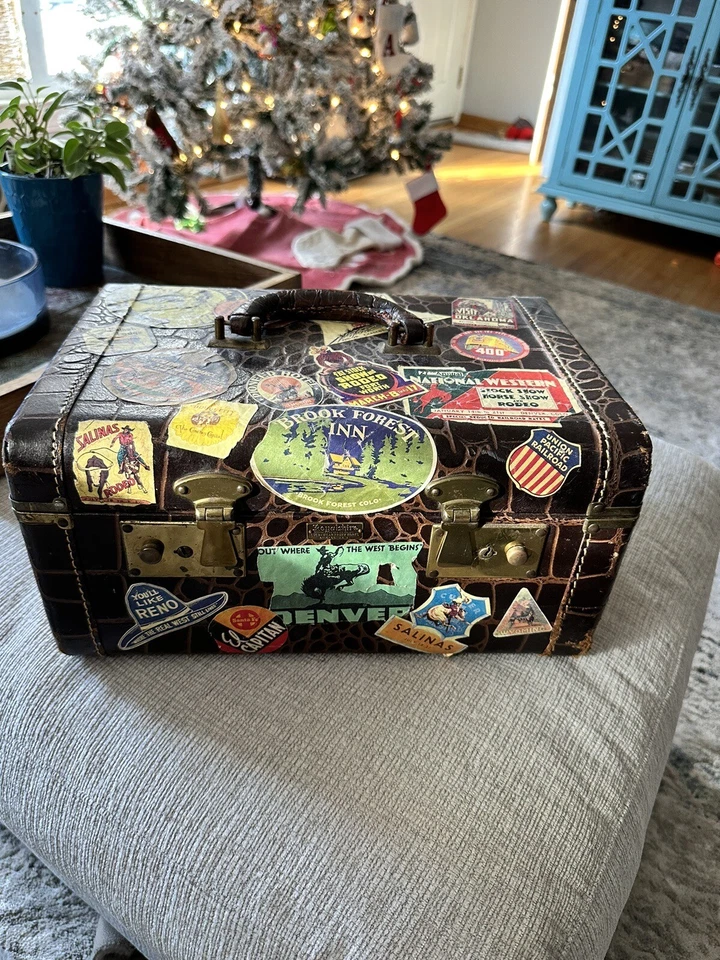 Antique Royalshire ONE OF A KIND Crocodile Suitcase Trunk Alligator VTG - Image 3 of 4