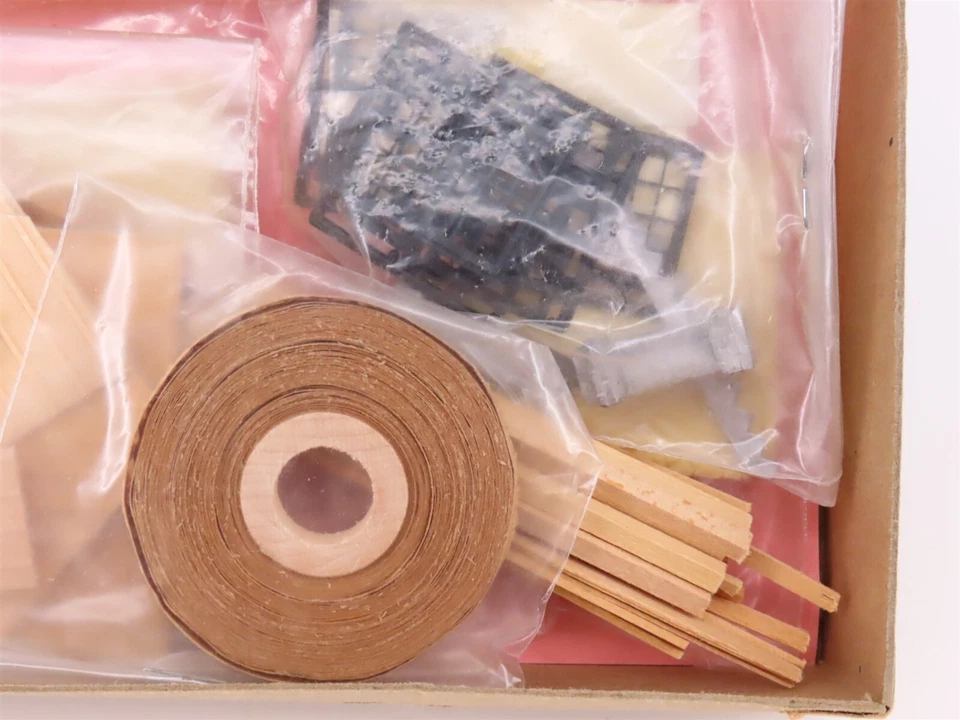 HO 1/87 Scale Model Masterpieces Limited Run Kit #104 C&S Section House - Image 3 of 4