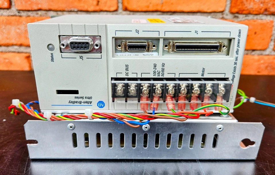 *GARANTÍA* SERVOACCIONAMIENTO ALLEN BRADLEY 1398-DDM-005 con Arcotronics 250VAC 50/60H Foto 2 de 4