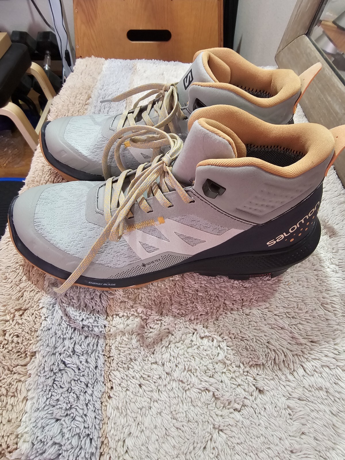 Stivali da trekking Salomon donna Outpulse Mid Gore Tex impermeabili taglia 7 5 ottimi!