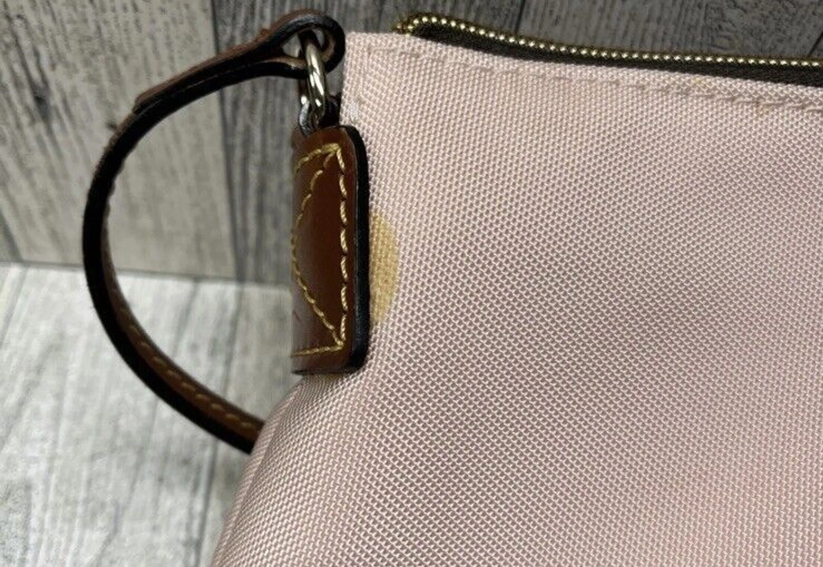 Borsa a tracolla Dooney & Bourke in nylon con pochette rosa