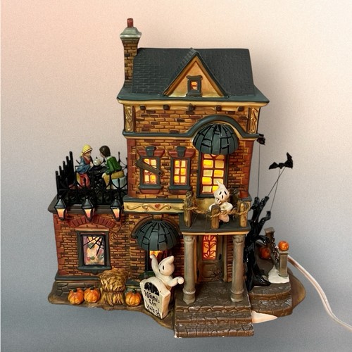 Walmart Dept 18 Villaggio di Halloween Set 2 Porcellana Casa Illuminata più extra - Foto 14 di 21