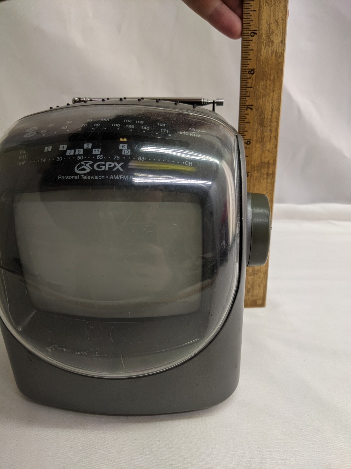 Vintage GPX TVP2 Black & White 5" Portable TV With AM FM Radio    LW