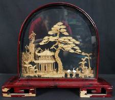 DIORAMA CINESE SAN YOU VINTAGE CASSA IN VETRO INTAGLIATO SUGHERO ALBERI E GRU...