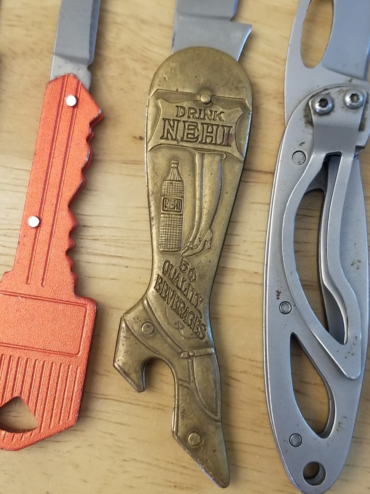 Lot of 29 TSA Confiscated Folding Knives, Multi Tools/Knives & Razors