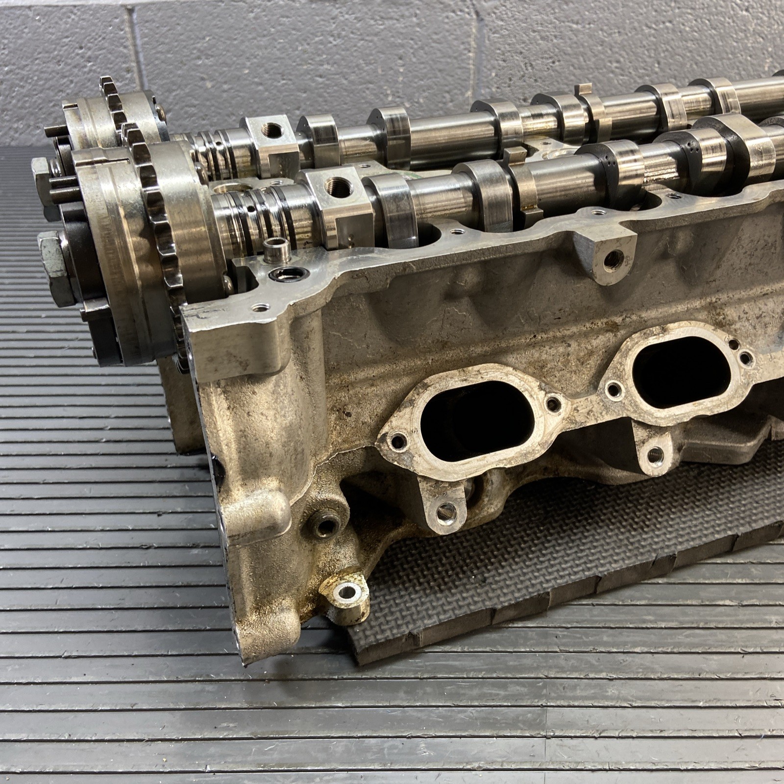 2018-2020 Ferrari Portofino F164 3.8L Left Engine Head 10k Miles OEM *NOTE*