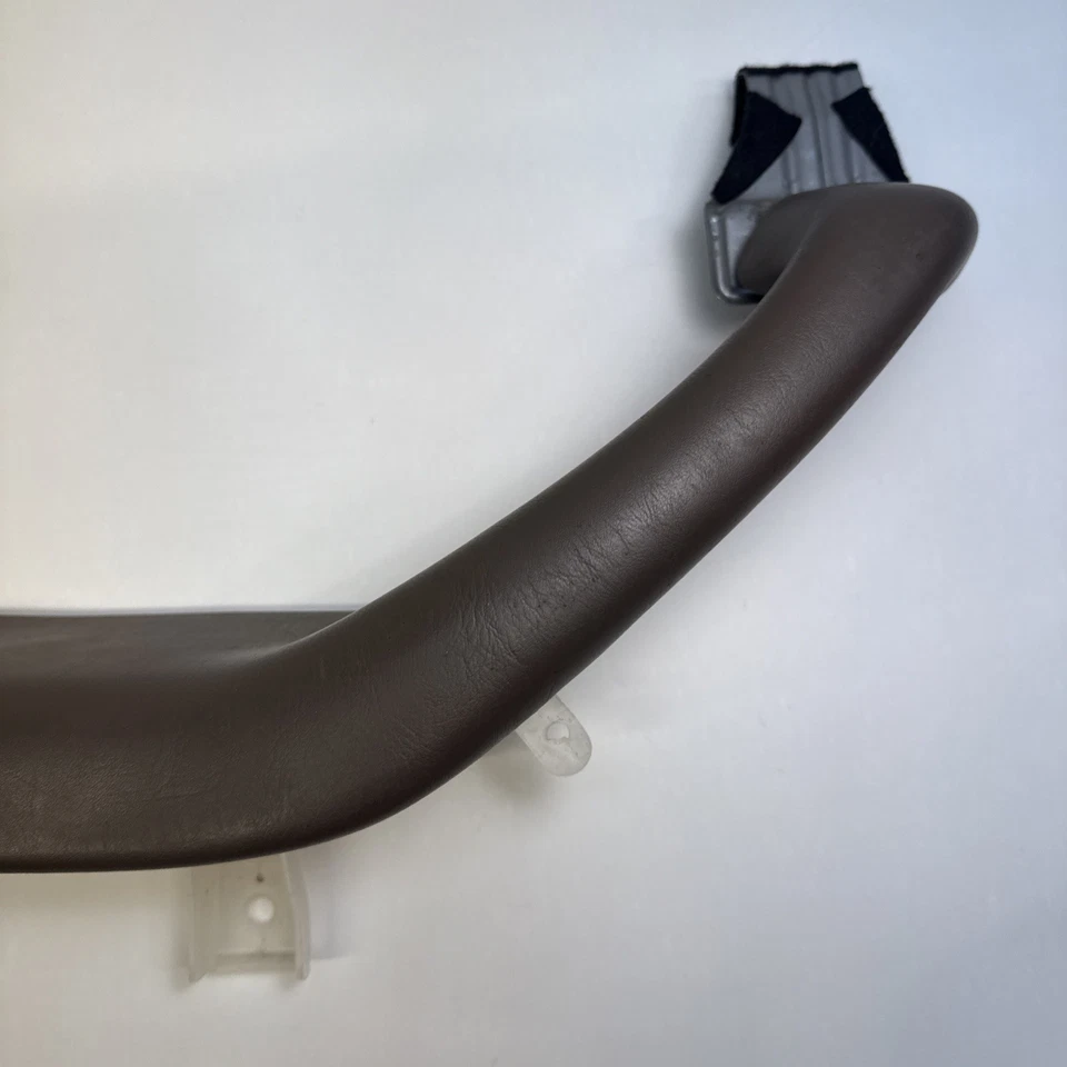 Toyota Sequoia 2001-2007 puerta trasera izquierda tirador manija reposabrazos marrón OEM Foto 2 de 4